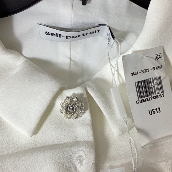 Self-Portrait
Button up vest top sleeveless with placket in white - Picture 9 of 12